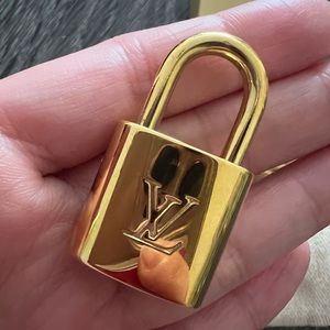 Brand New Authentic Louis Vuitton Lock & Keys 314 with LV pouch